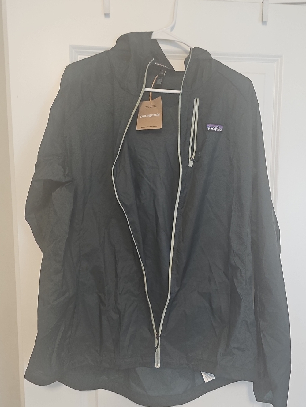 Patagonia Womens Forest Green Hooded Windbreaker Jacket